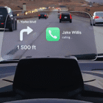 Que es un Hud, un ejemplo de los primeros es un vidrio donde reflejaban las indicaciones en un auto sobre el volante